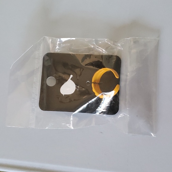 🎈3 FOR $10 RESIN RINGS - Picture 5 of 5